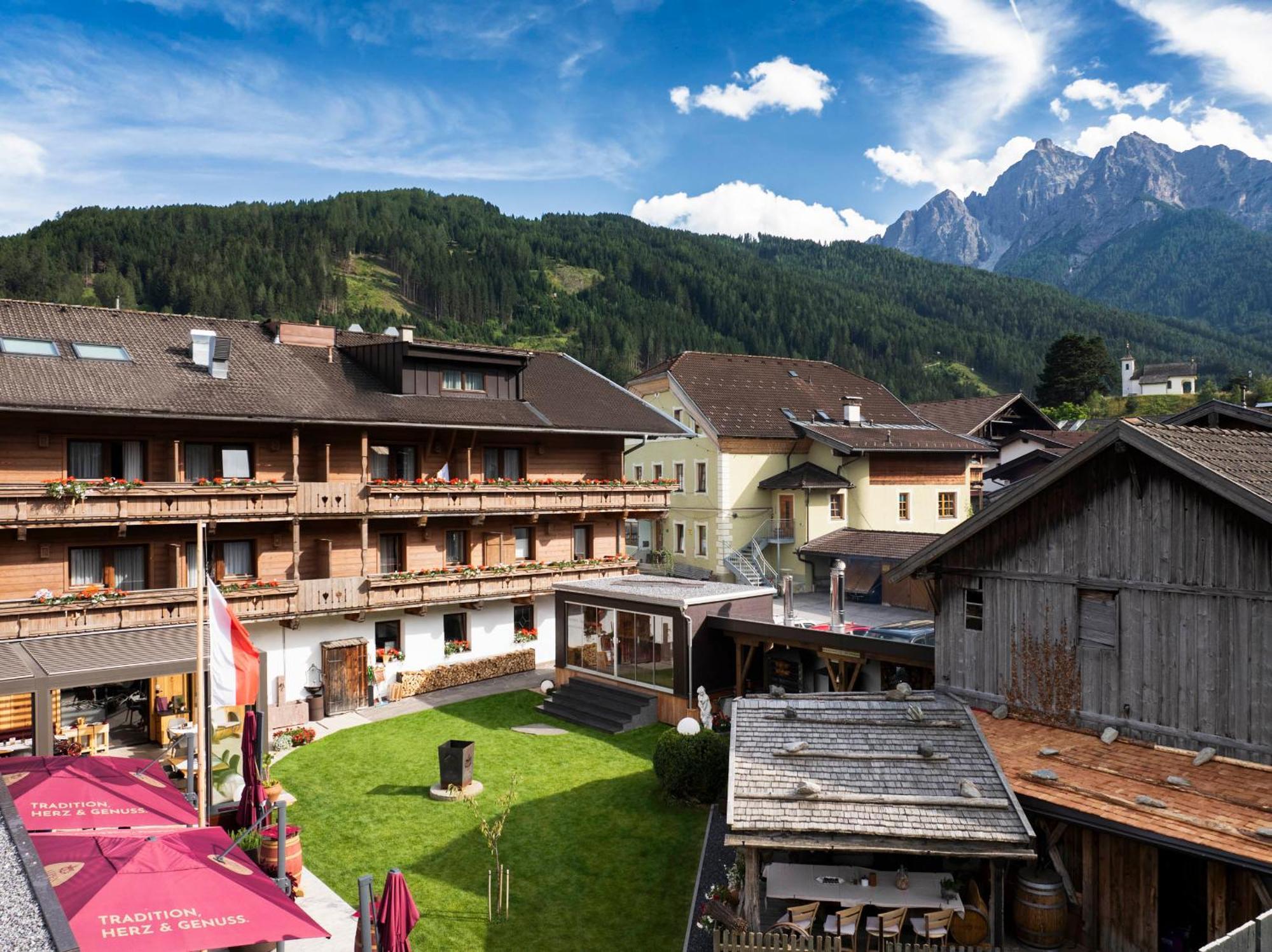 Hotel Alpenstolz Мідерс Екстер'єр фото