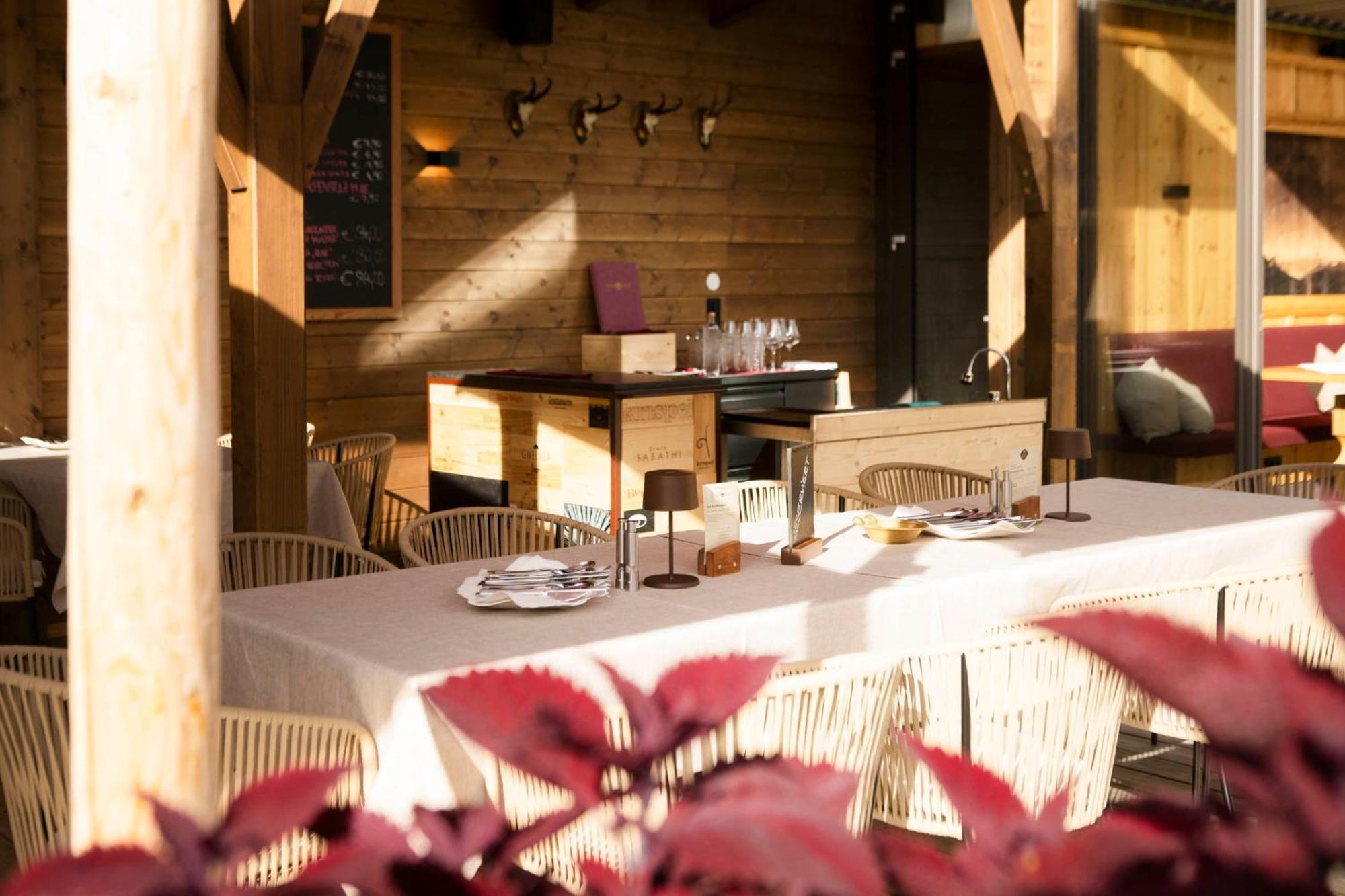 Hotel Alpenstolz Мідерс Екстер'єр фото