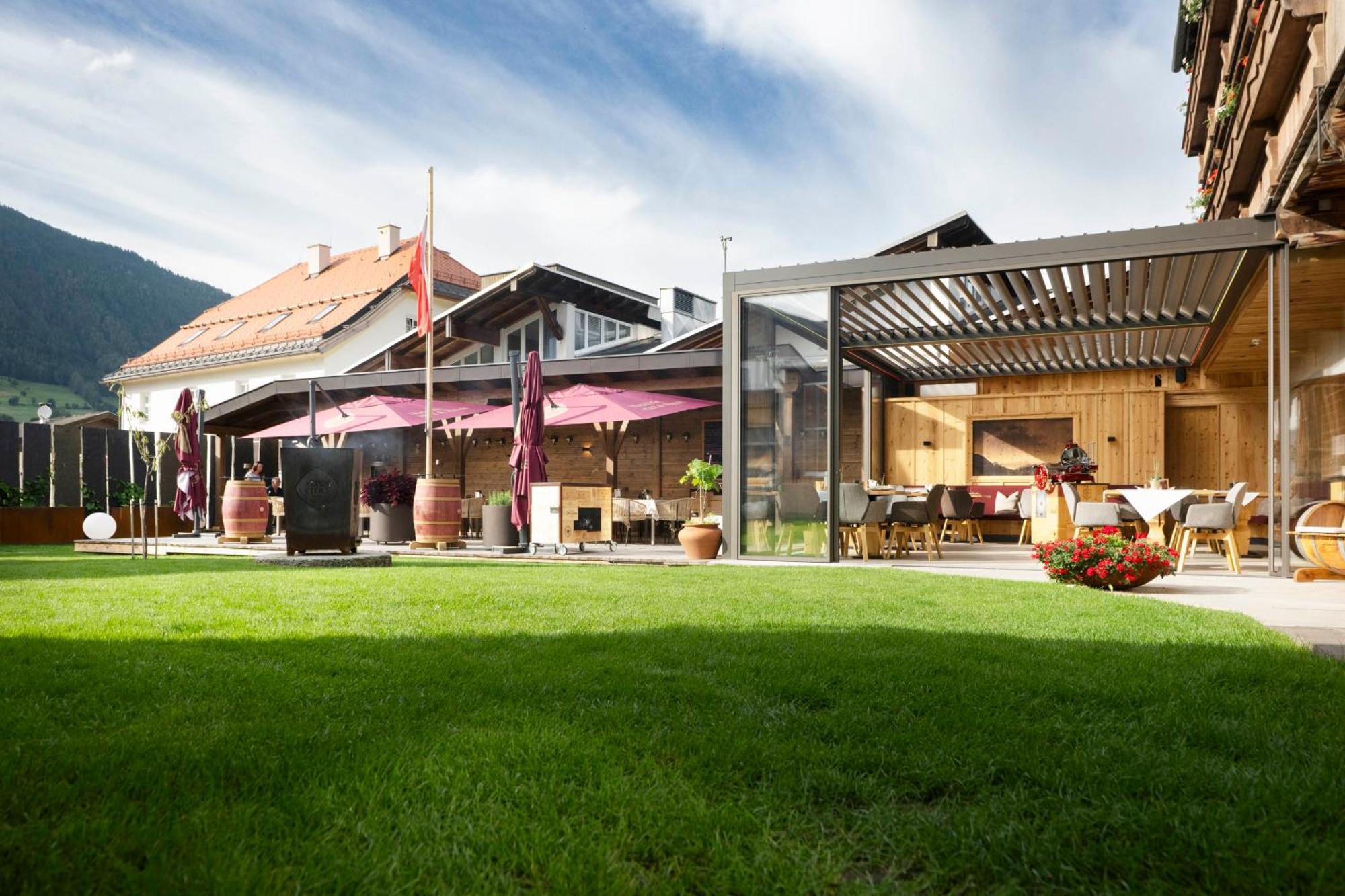 Hotel Alpenstolz Мідерс Екстер'єр фото