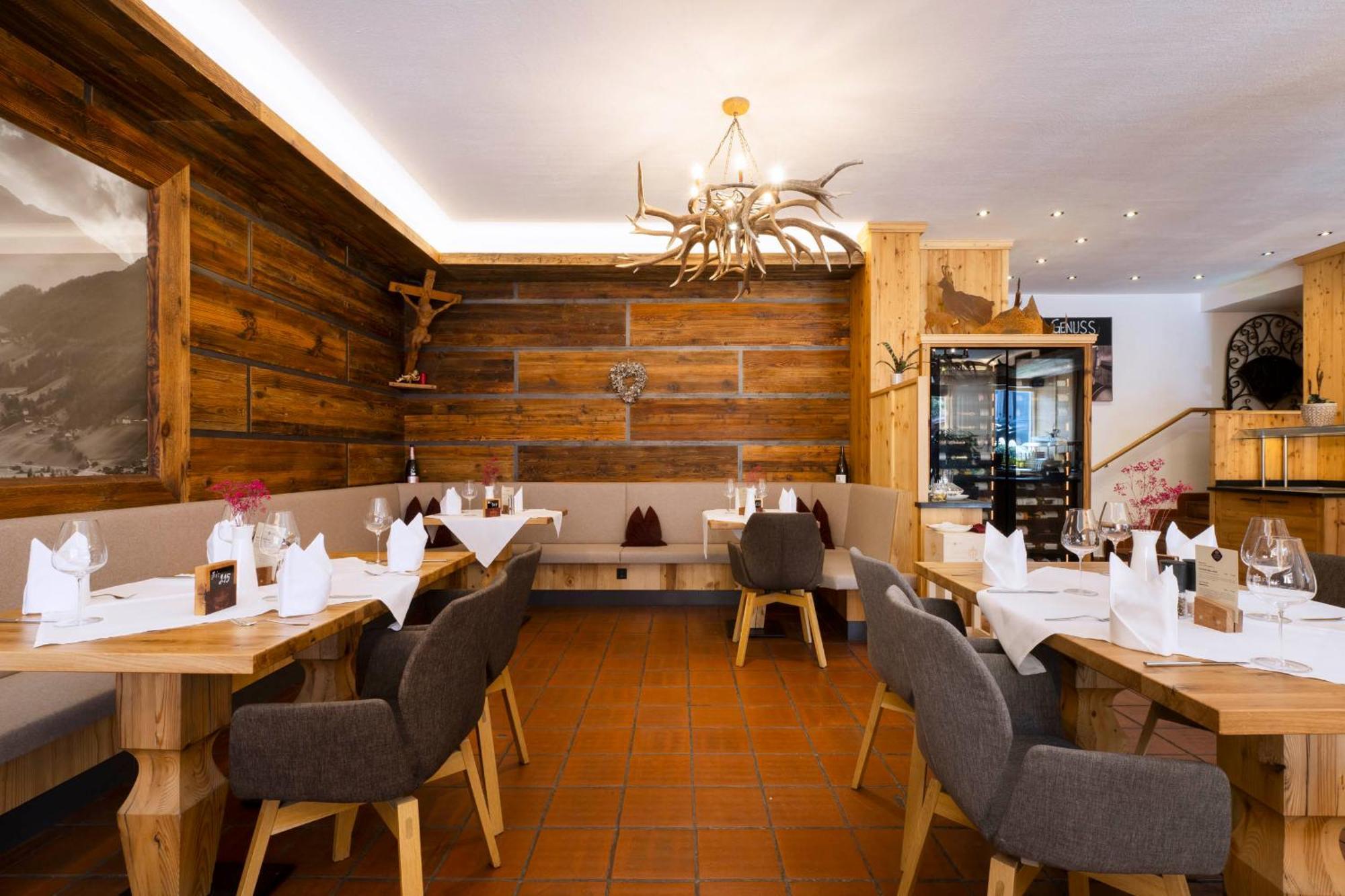 Hotel Alpenstolz Мідерс Екстер'єр фото