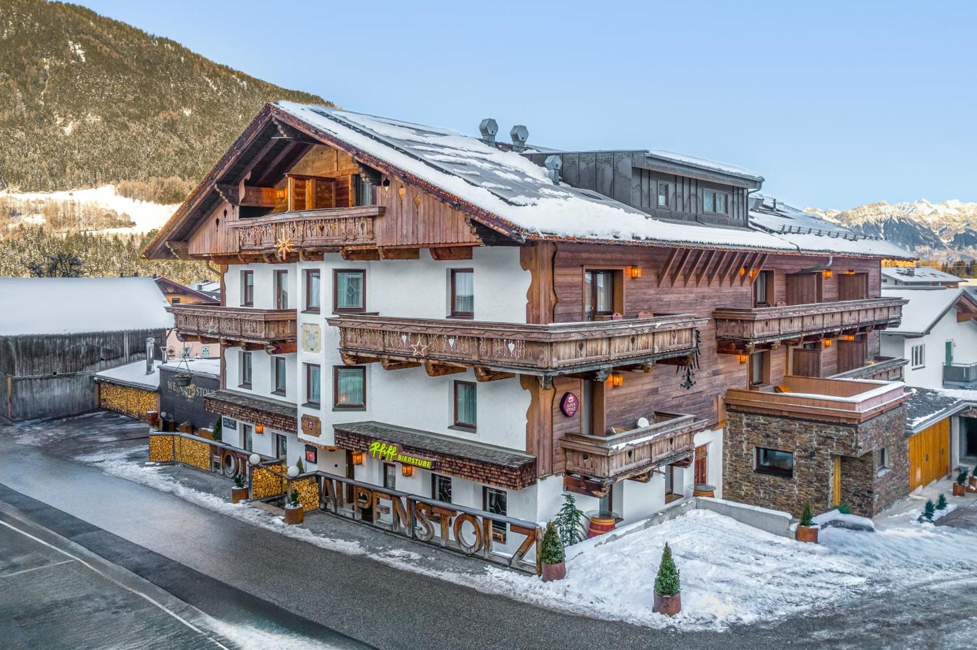 Hotel Alpenstolz Мідерс Екстер'єр фото