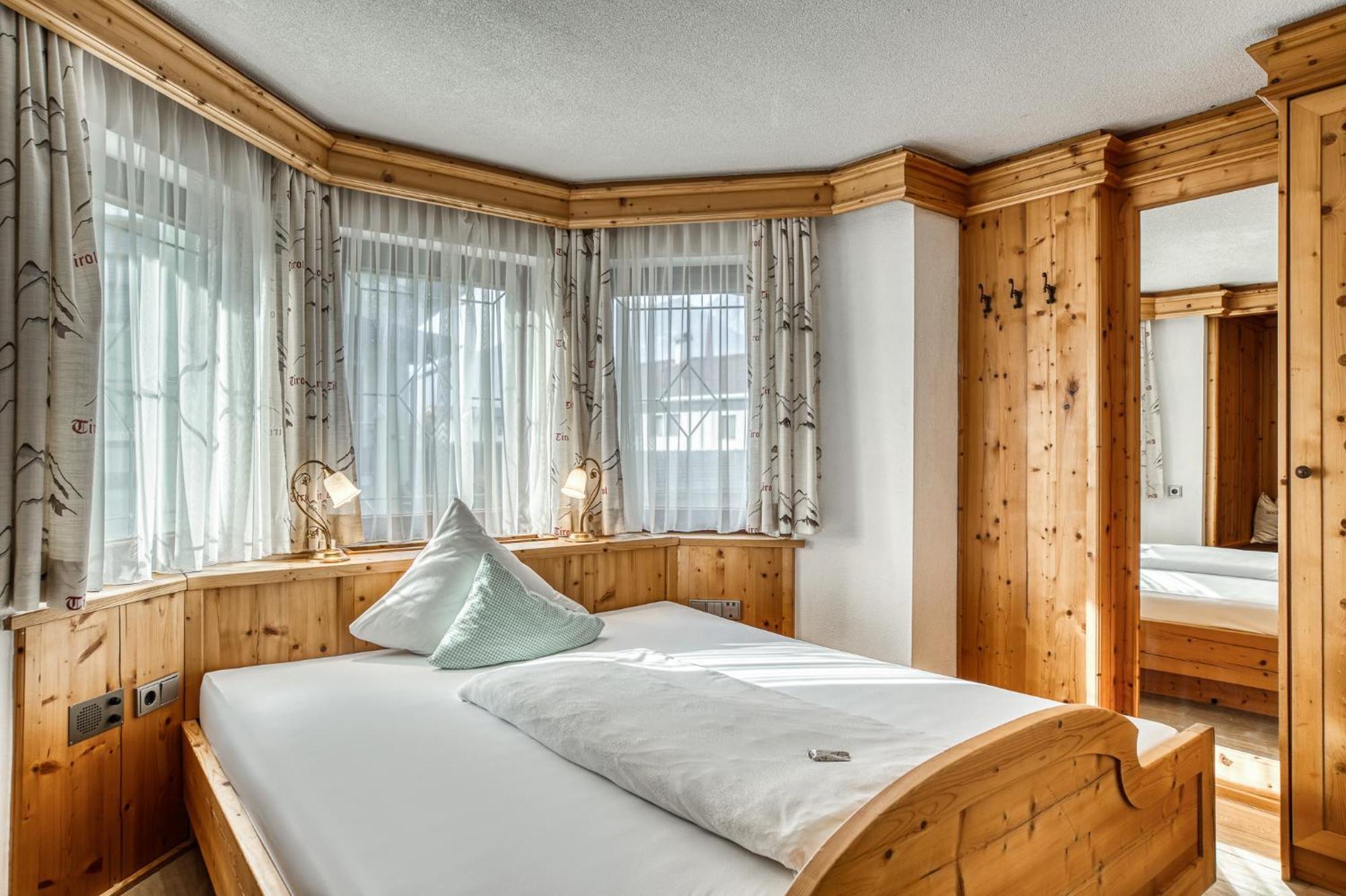 Hotel Alpenstolz Мідерс Номер фото