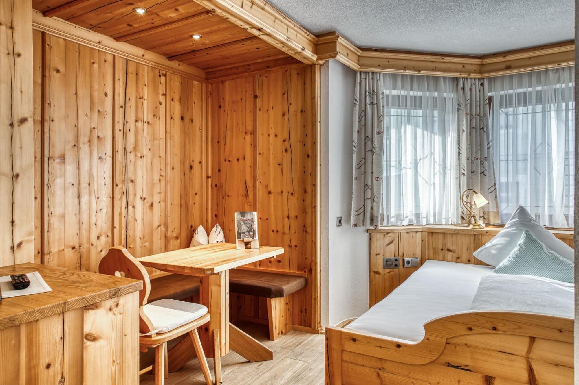Hotel Alpenstolz Мідерс Екстер'єр фото
