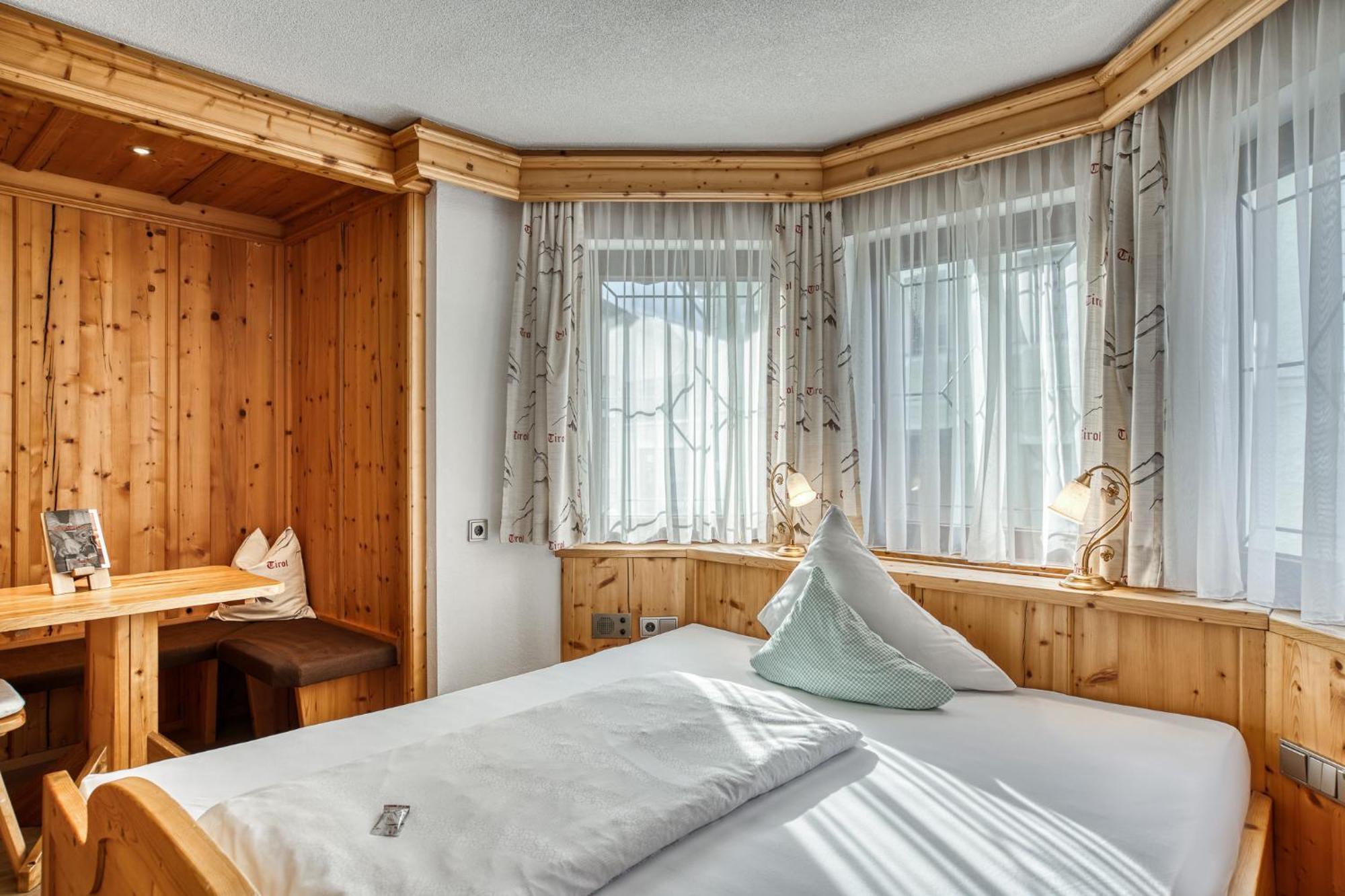 Hotel Alpenstolz Мідерс Номер фото