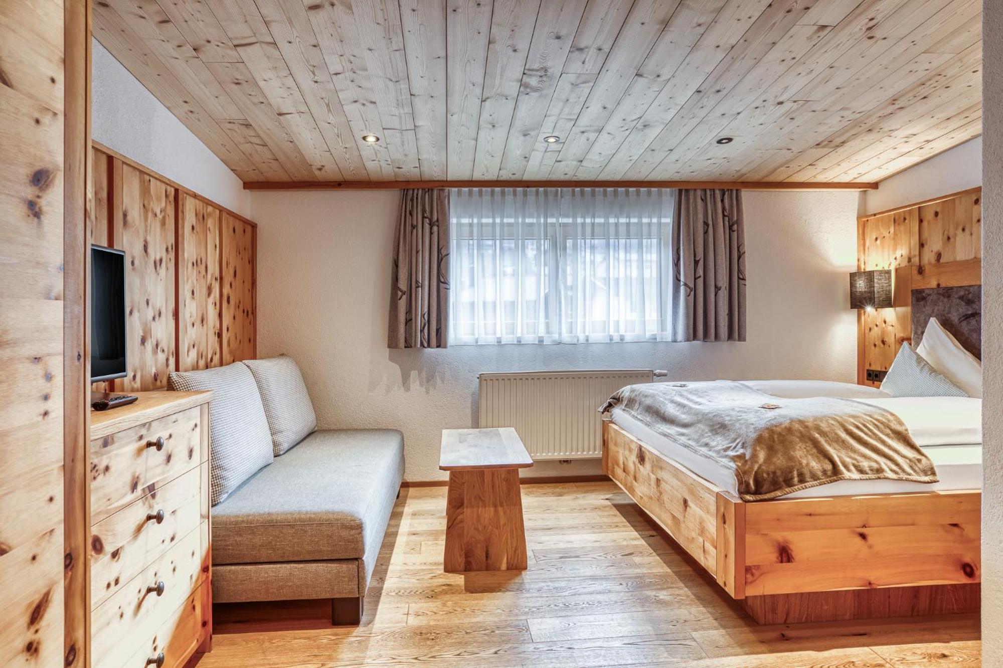 Hotel Alpenstolz Мідерс Екстер'єр фото