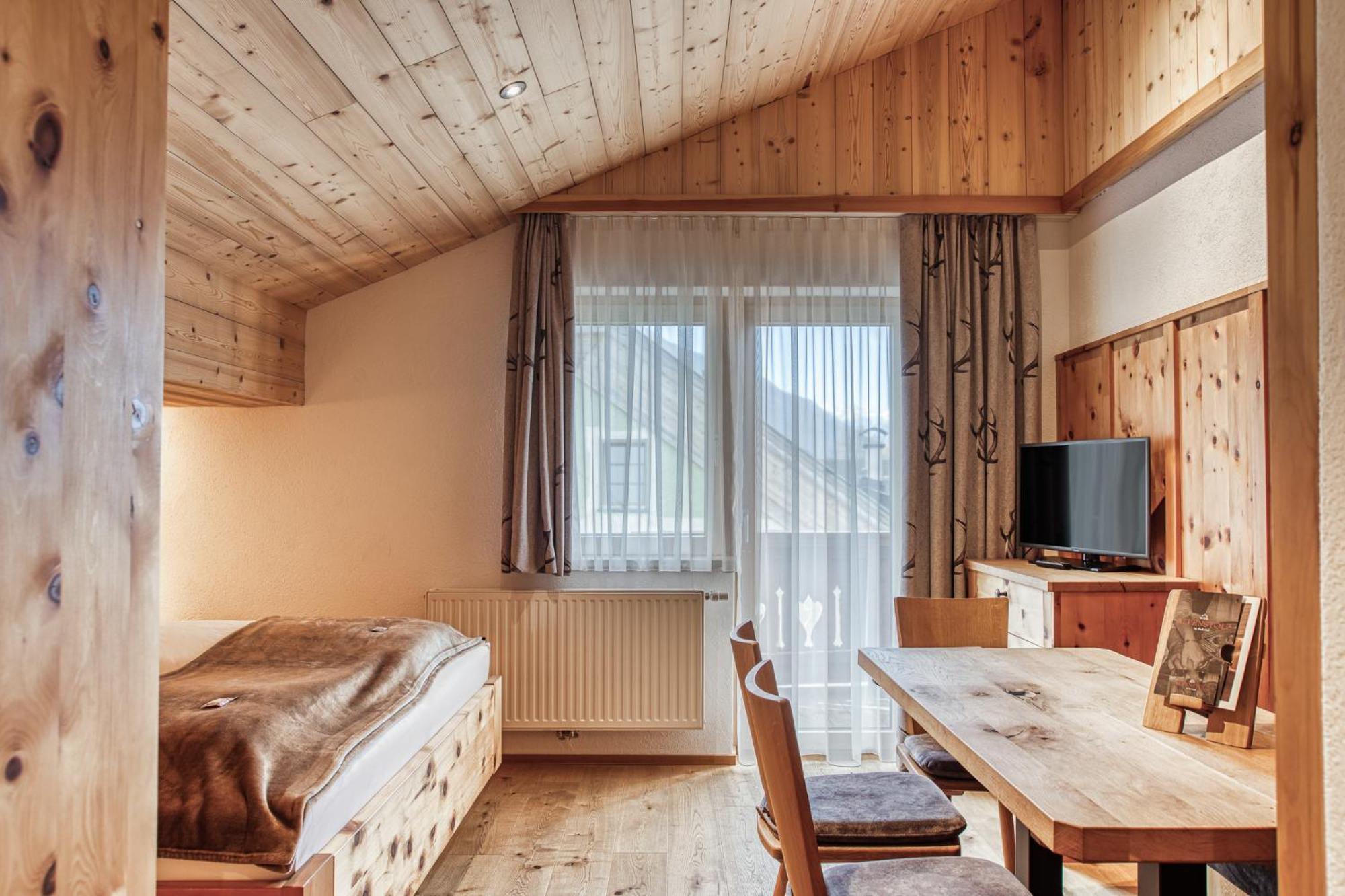 Hotel Alpenstolz Мідерс Номер фото