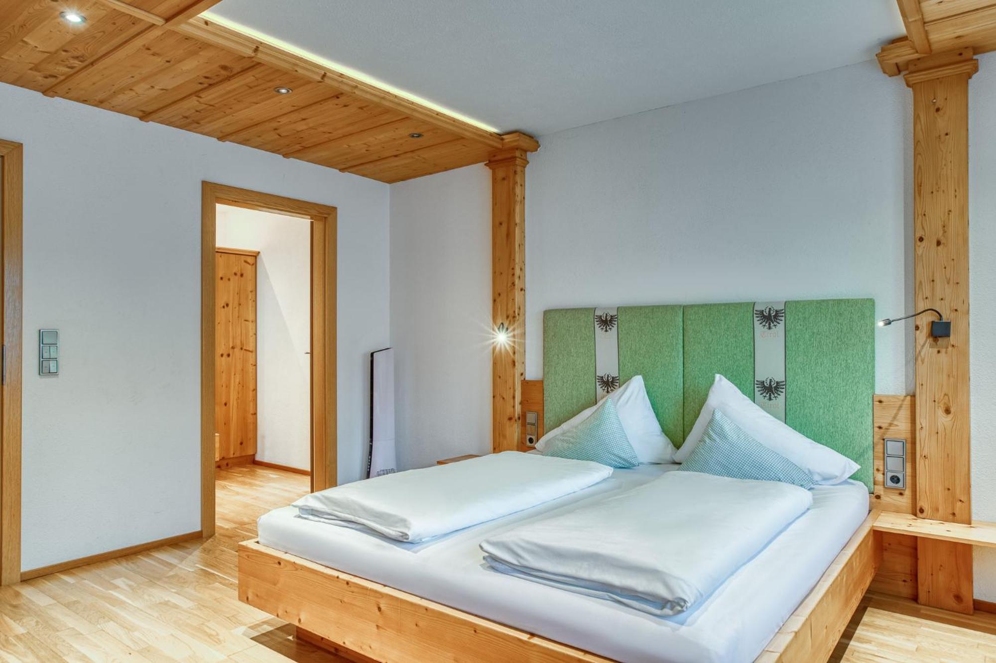 Hotel Alpenstolz Мідерс Номер фото