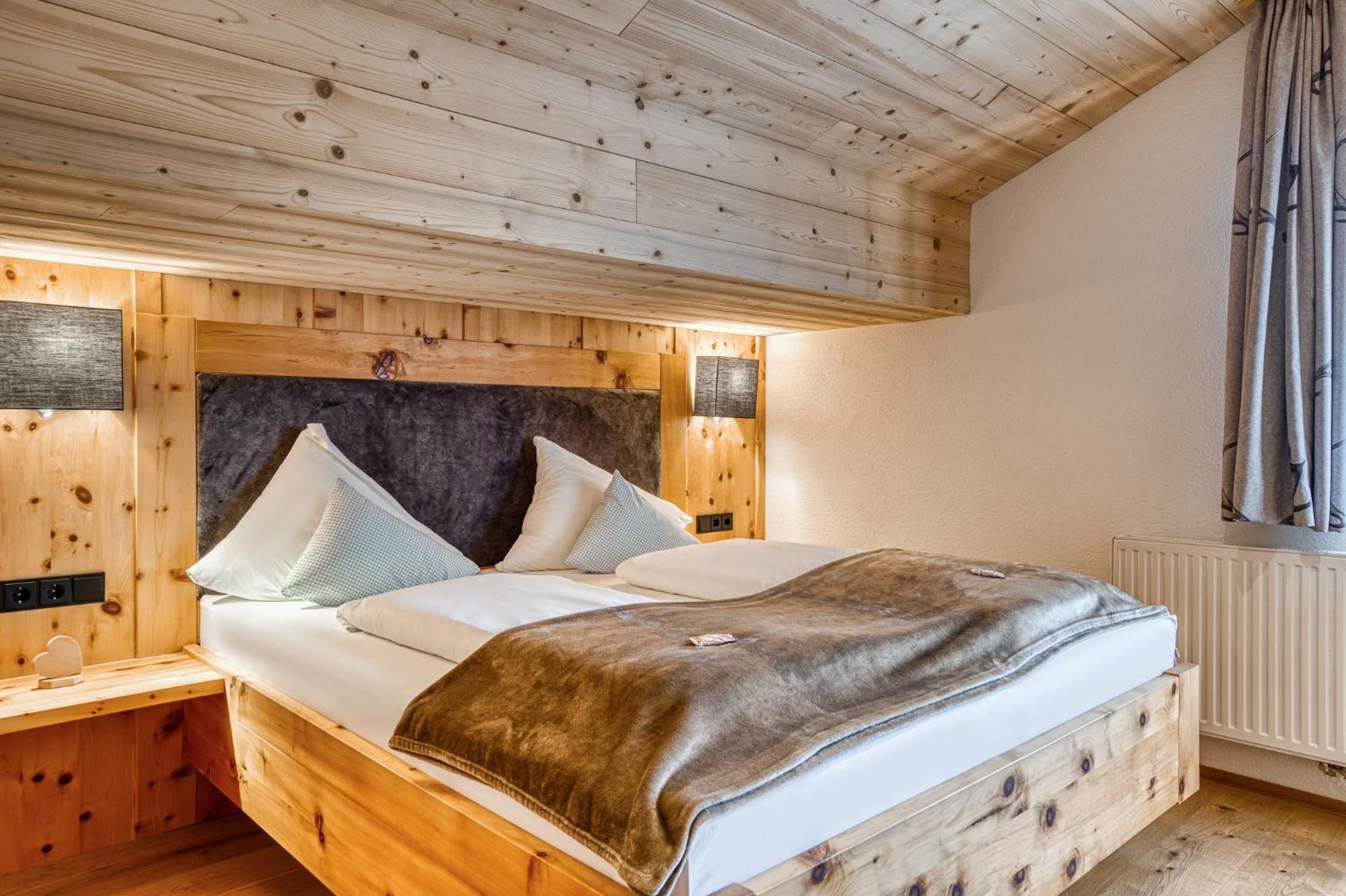 Hotel Alpenstolz Мідерс Номер фото