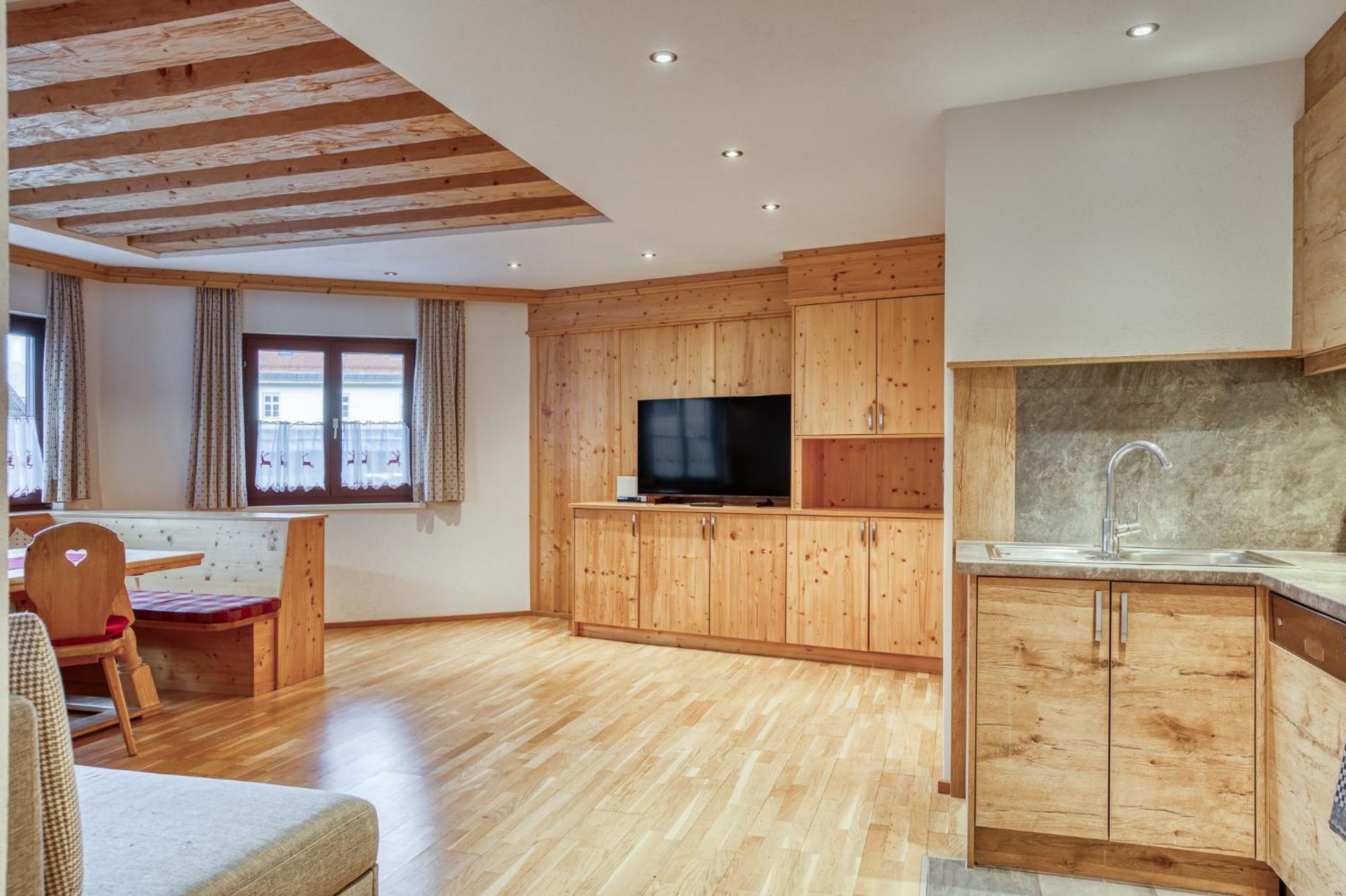 Hotel Alpenstolz Мідерс Номер фото