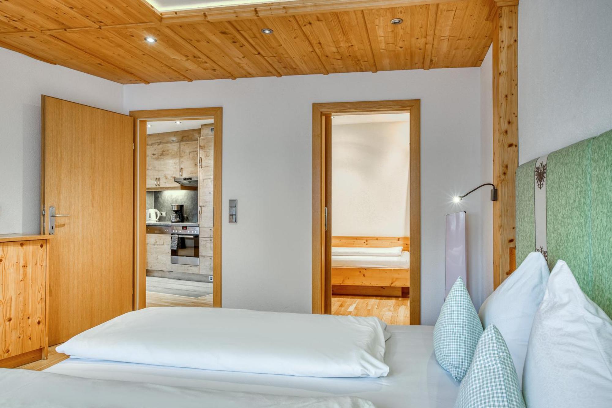 Hotel Alpenstolz Мідерс Номер фото