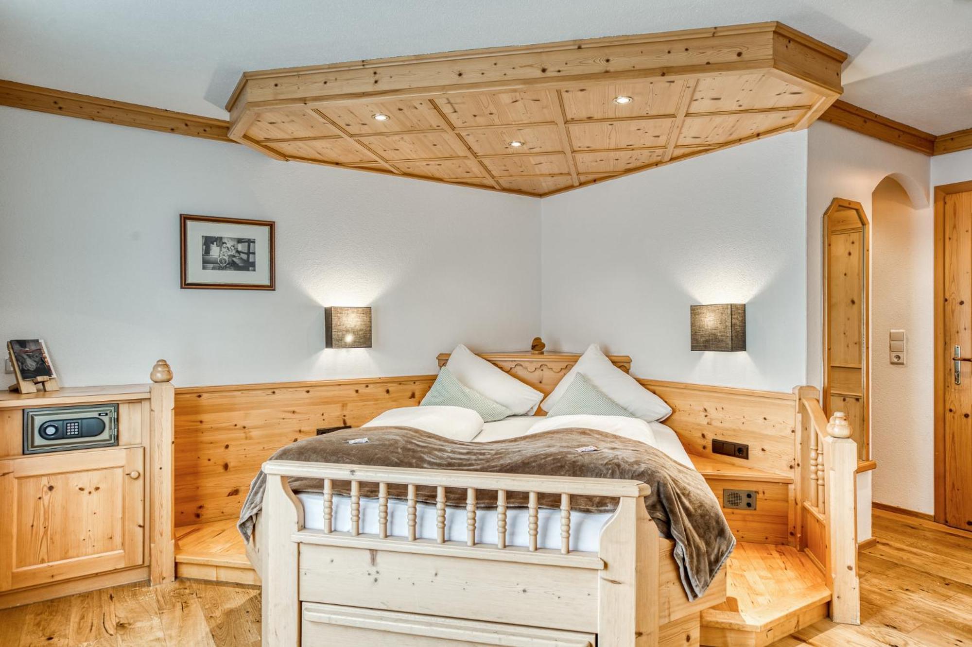 Hotel Alpenstolz Мідерс Номер фото