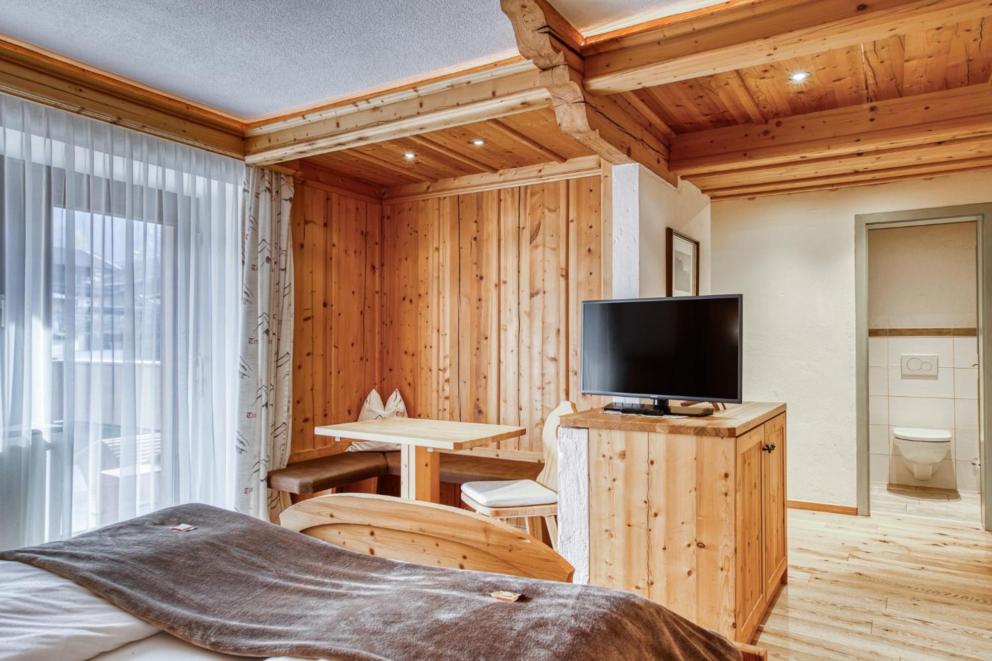 Hotel Alpenstolz Мідерс Номер фото
